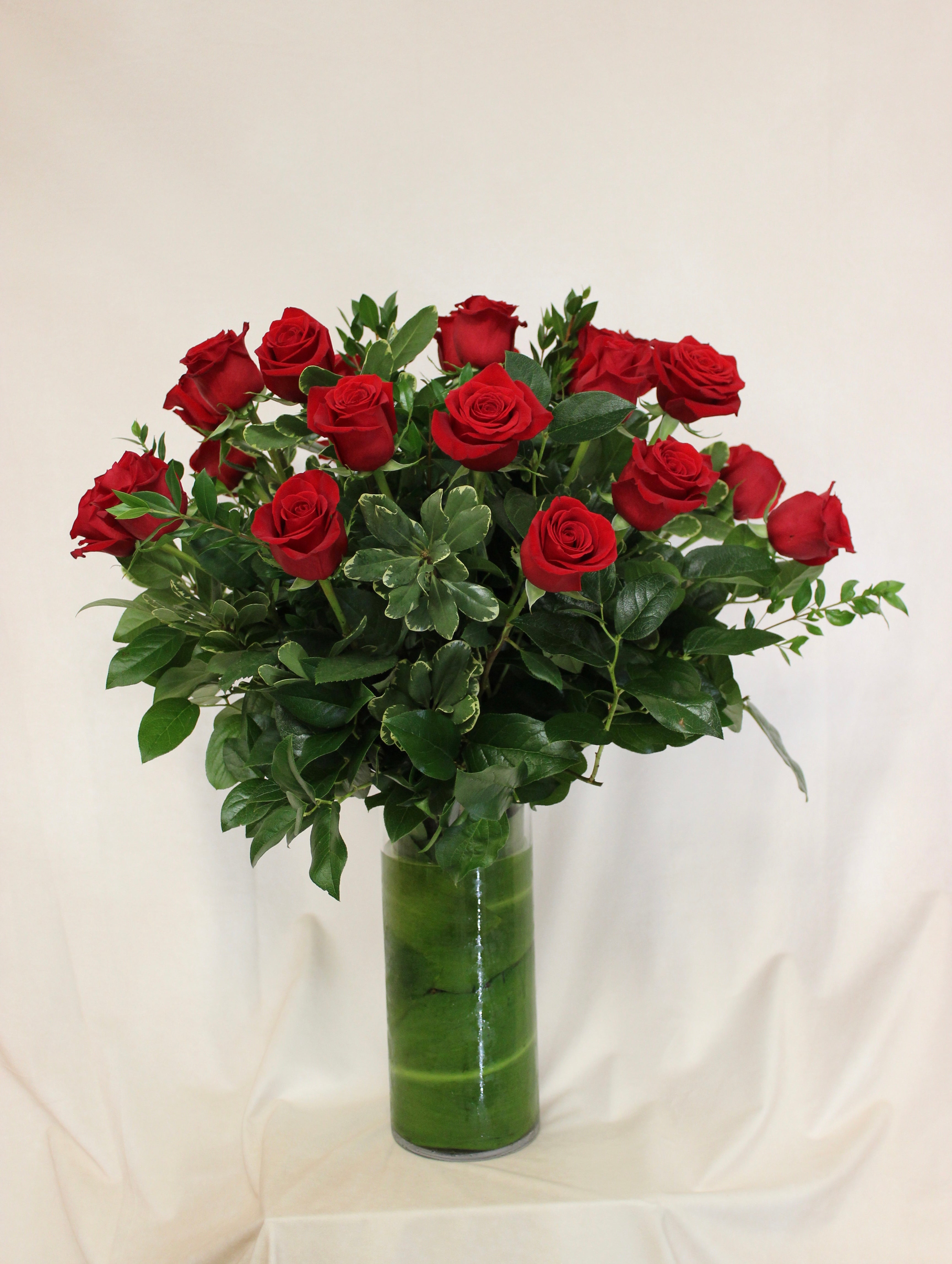Beautiful Two Dozen Roses – FLWR Designs