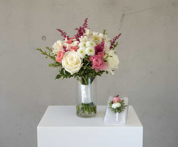 Homecoming Handheld Bouquet